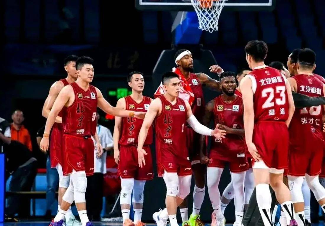 西藏男篮接连战胜对手，实力强劲