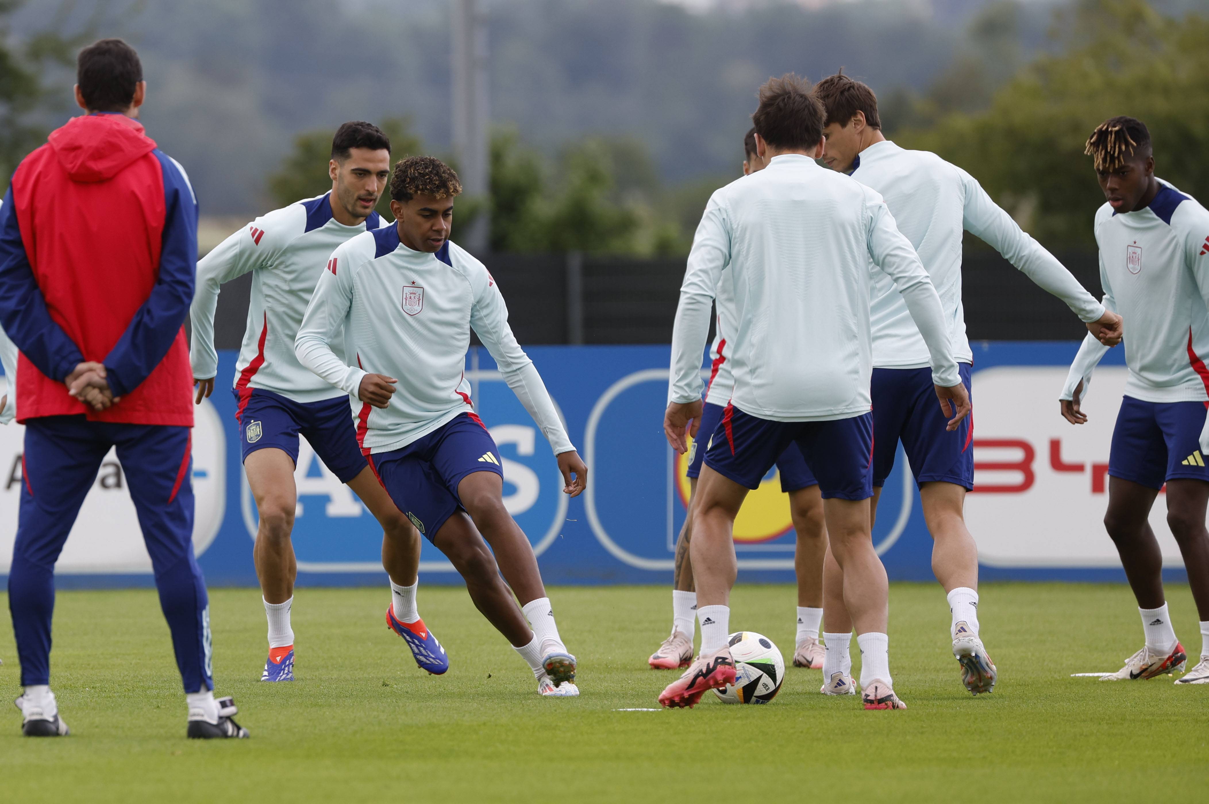 关于亚洲各国球队热情备战足球赛的信息 关于亚洲各国球队热情备战足球赛的信息