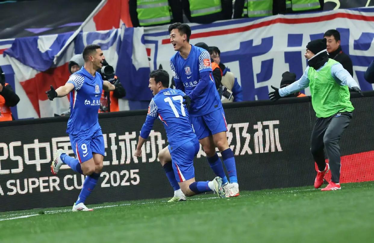 中超赛场上频现惊艳进球瞬间,赛季激烈开启的简单介绍 中超赛场上频现惊艳进球瞬间,赛季激烈开启的简单介绍