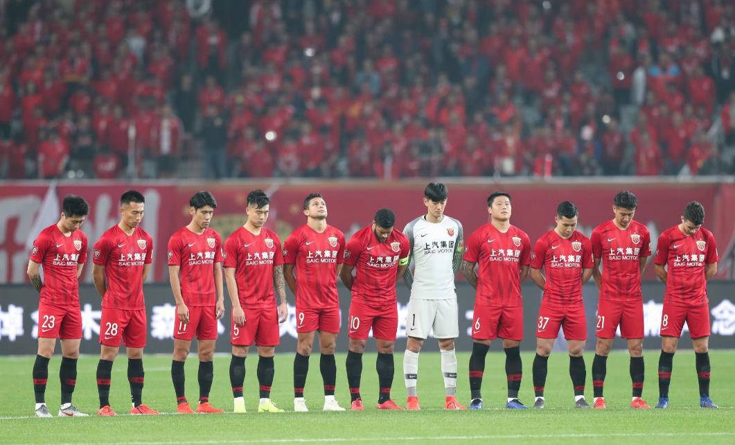 包含上海上港压轴大捷，夺冠热门舞出新风采的词条