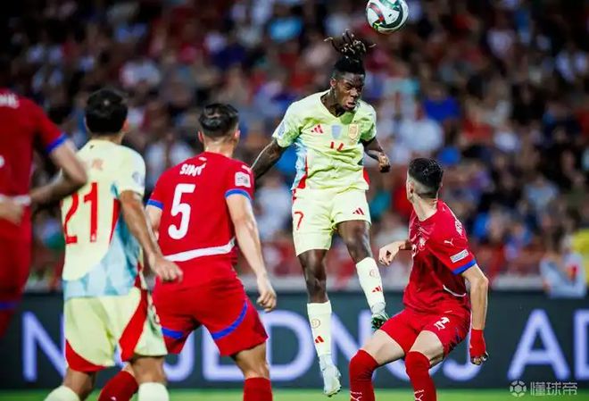 欧洲联赛双方争夺球队前三名，竞争激烈