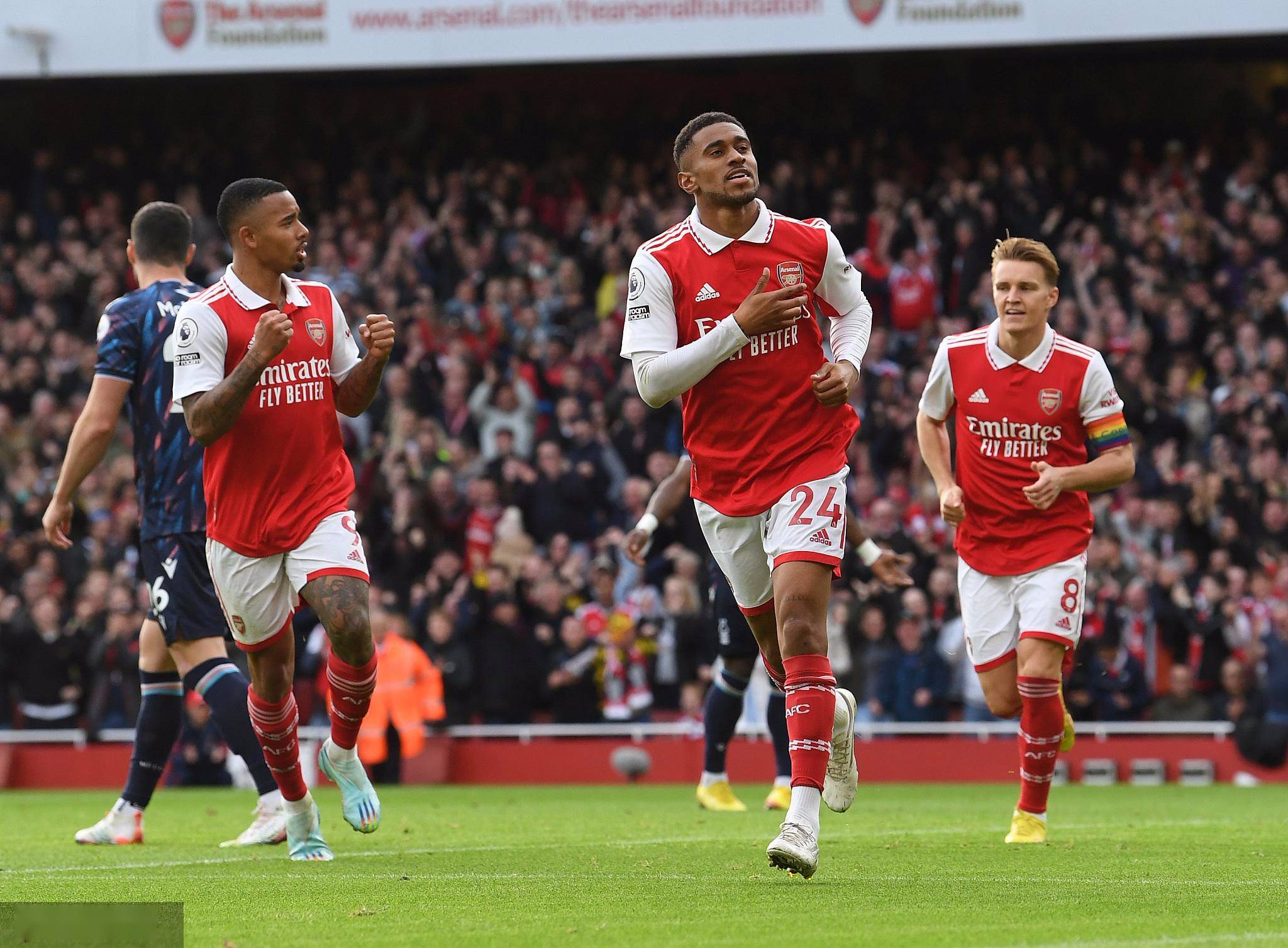 阿森纳主场战胜曼联，提升联赛排名