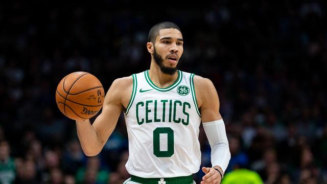 黄金时刻到来,球员展现实力风采 黄金时刻到来,球员展现实力风采