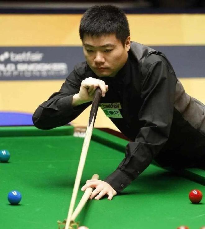 柔道选手周炜腾大放异彩,夺得奖牌 柔道选手周炜腾大放异彩,夺得奖牌