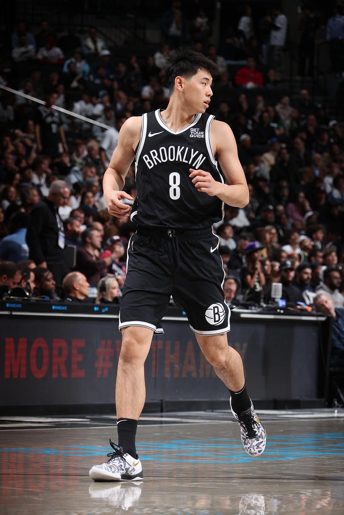 新秀表现抢眼!带领球队冲刺胜利 新秀表现抢眼!带领球队冲刺胜利