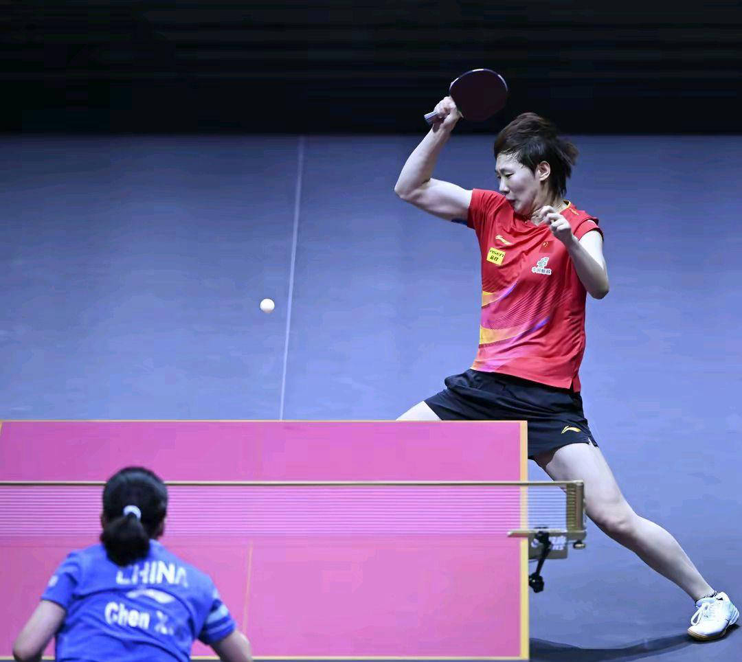 双方在比赛中交手展现过硬实力 双方在比赛中交手展现过硬实力