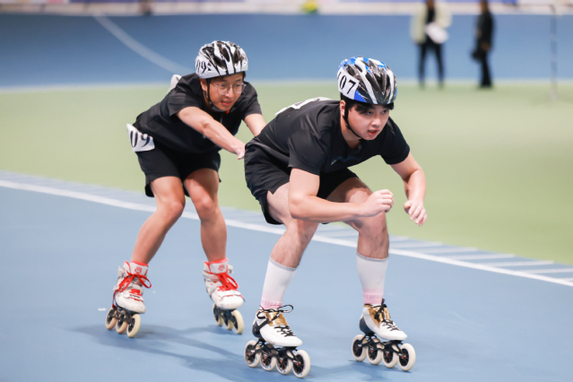 加拿大轮滑选手摘得自由式金牌