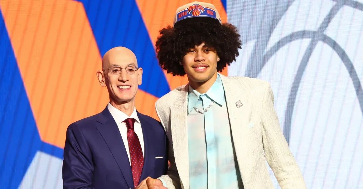 NBA选秀大会新秀集体亮相舞台 NBA选秀大会新秀集体亮相舞台