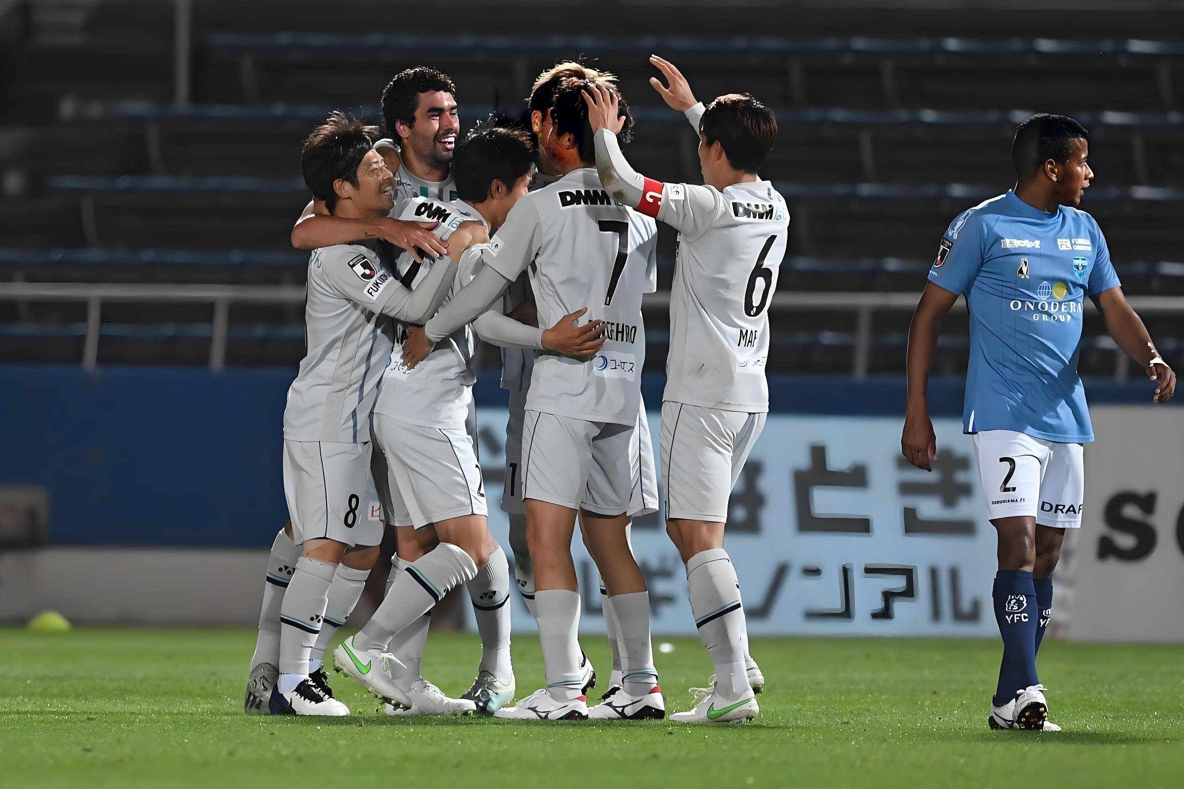 主场作战胜利,球队全队士气高昂 主场作战胜利,球队全队士气高昂