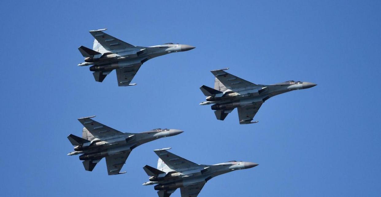 阿尔及利亚铁卫力拼奉献，助球队获胜