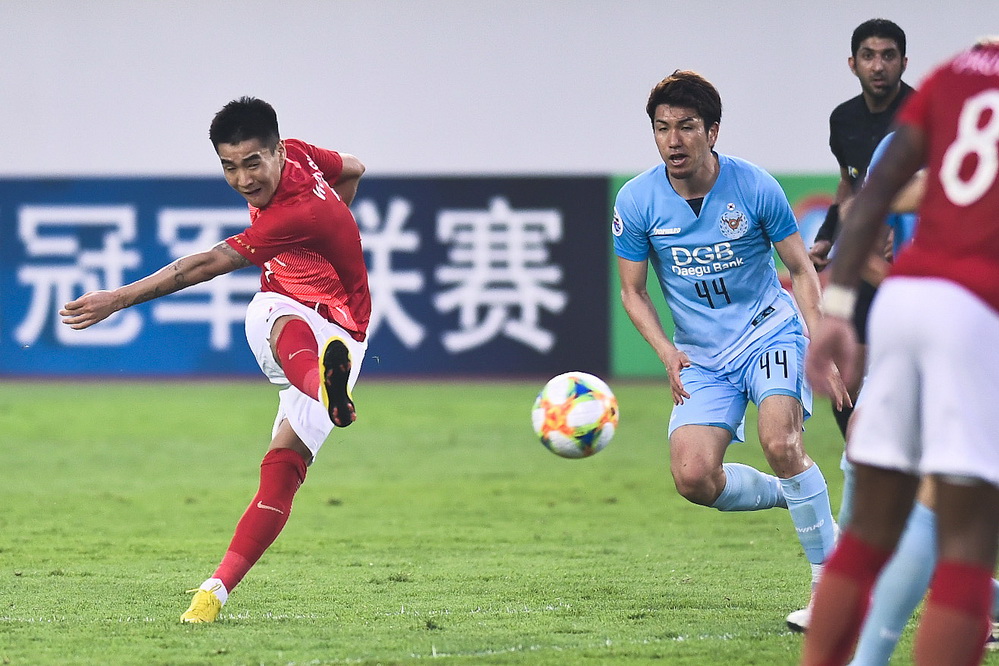 恒大淘汰赛中取得胜利，晋级半决赛