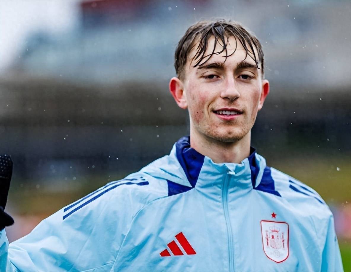 意大利后卫基耶利尼解围稳定，帮助伯恩茅斯提前锁定欧冠出线资格的简单介绍