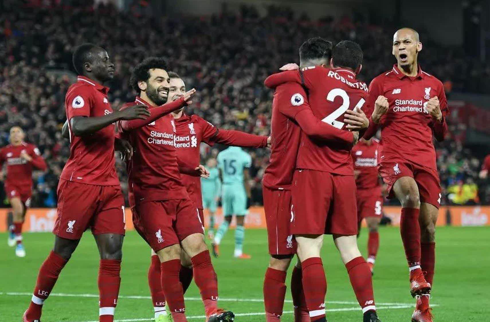 双方先后得分，球场氛围极为紧张