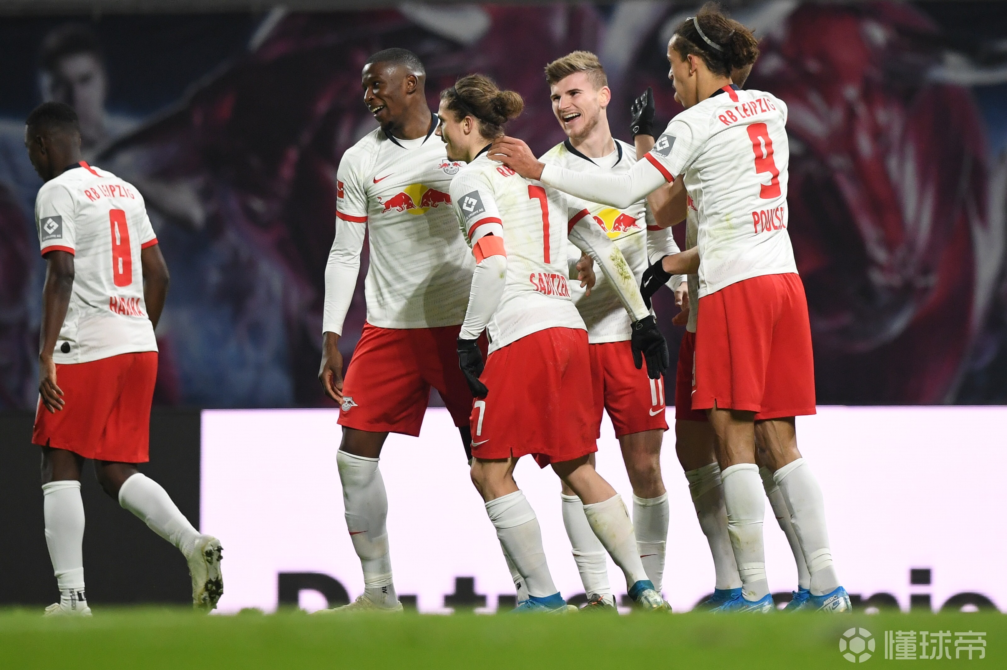 沃尔夫斯堡逆转战胜柏林赫塔，继续高歌猛进