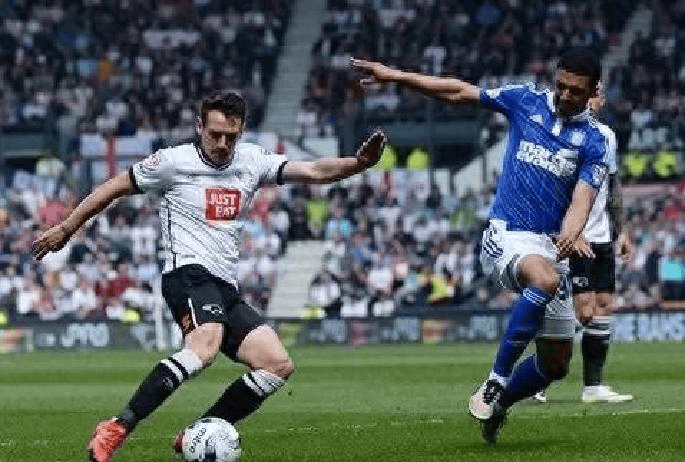 伯明翰城主场告捷，跻身联赛前列