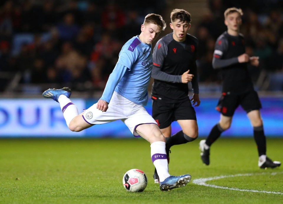 切尔西梅开二度，英超豪门轻松晋级的简单介绍