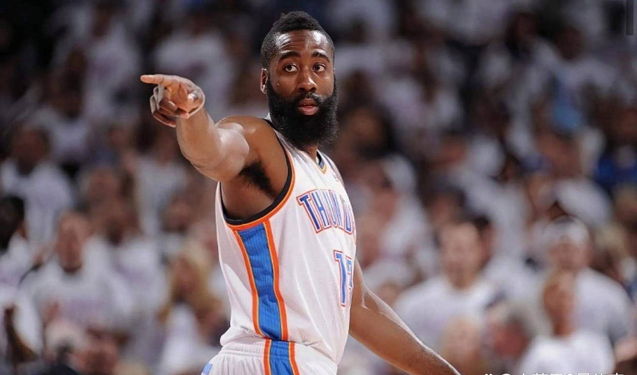 火箭与湖人交锋哈登对戴维斯的激烈对抗