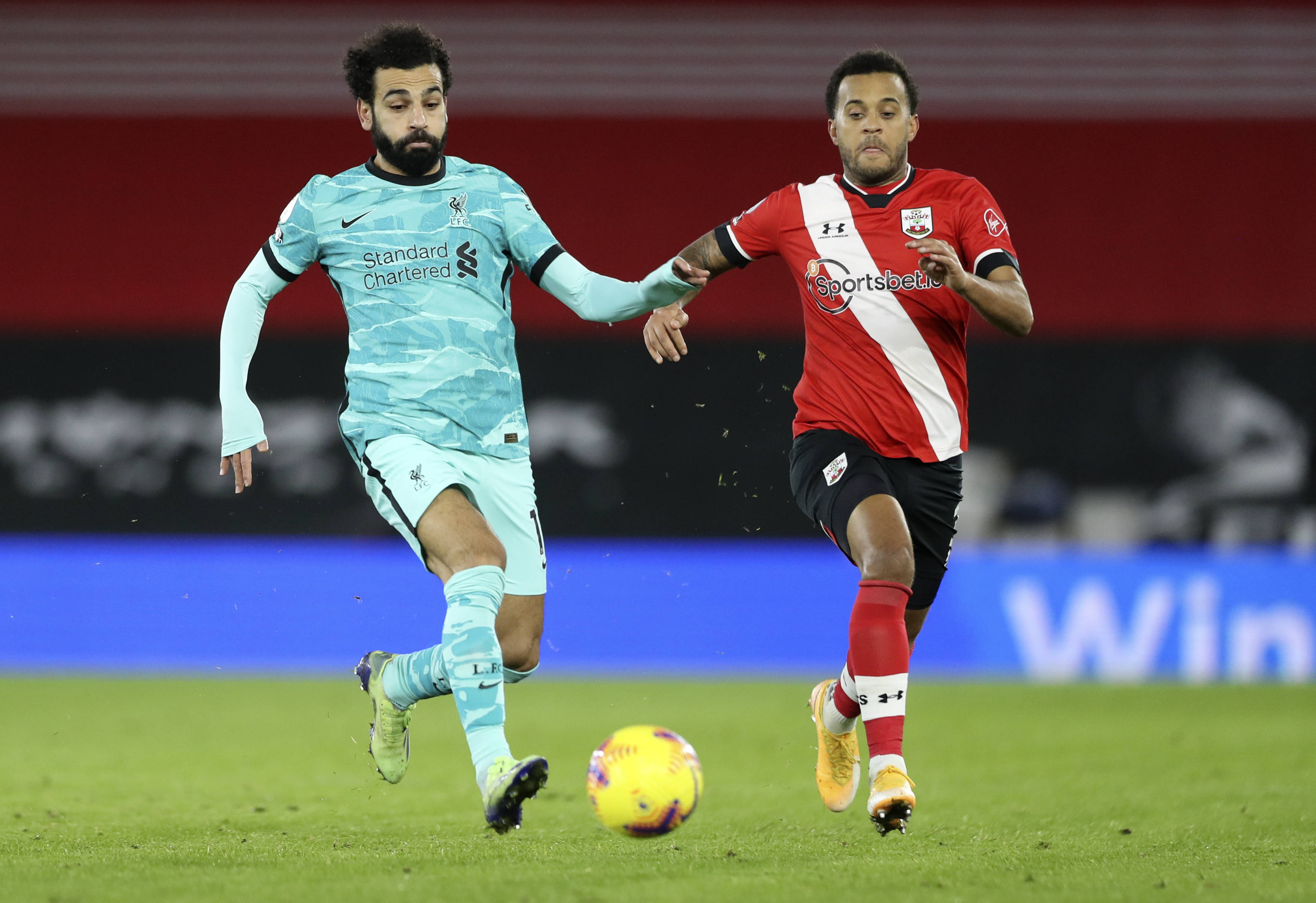 沃特福德大胜南安普顿,取得关键三分 沃特福德大胜南安普顿,取得关键三分