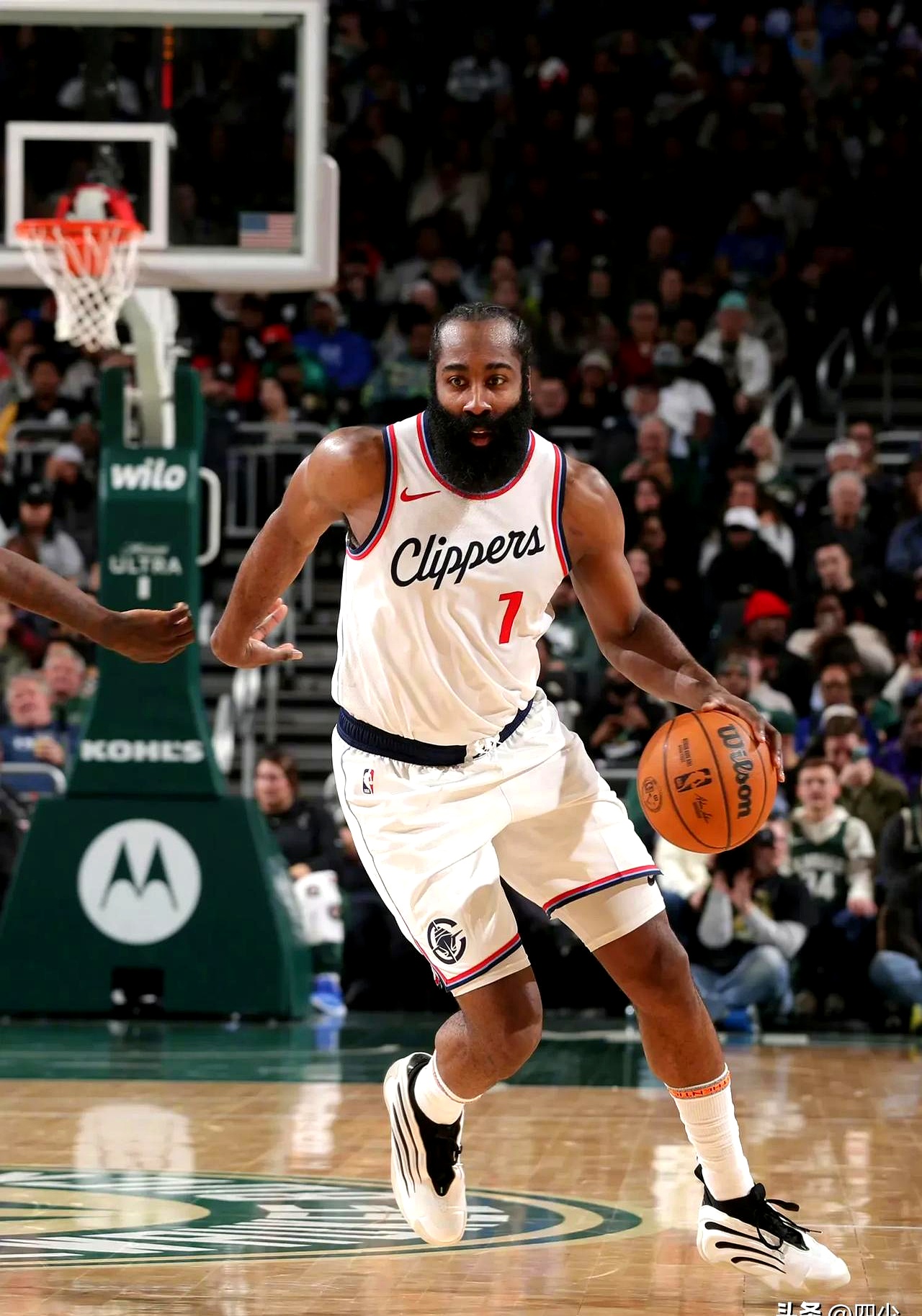 快船再胜开拓者,保持不败战绩稳居西部第一 快船再胜开拓者,保持不败战绩稳居西部第一