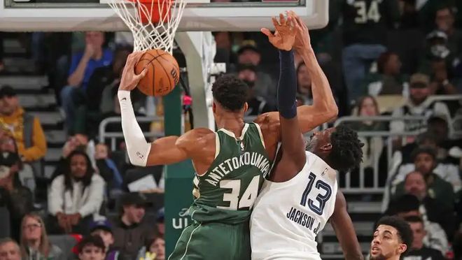 雄鹿擒尼克斯，字母哥砍下32分