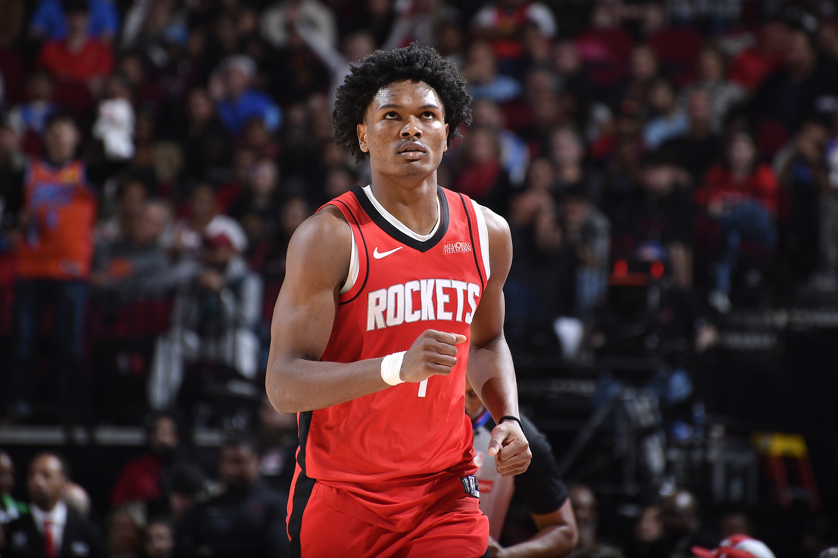 突破外线三分命中纪录,成为焦点 突破外线三分命中纪录,成为焦点