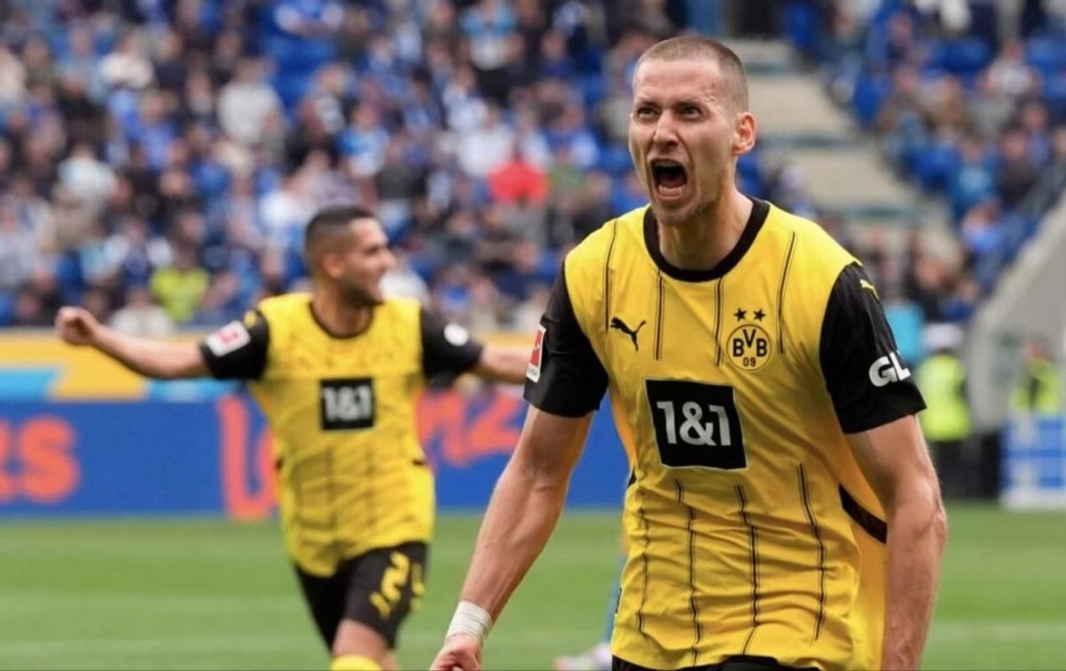 德甲强队角逐激烈,榜首争夺战白热化现场的简单介绍 德甲强队角逐激烈,榜首争夺战白热化现场的简单介绍